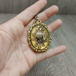 Max Factor Victorian‎ Rose Solid Perfume Locket Necklace Vintage 70s Gold Tone